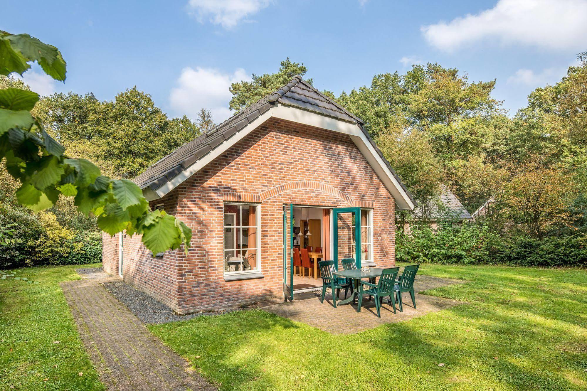 Roompot Landgoed Het Grote Zand Hooghalen Exteriör bild